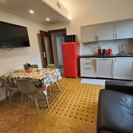Seaside Apartment, 20m To The Beach, Wi-fi&terrace